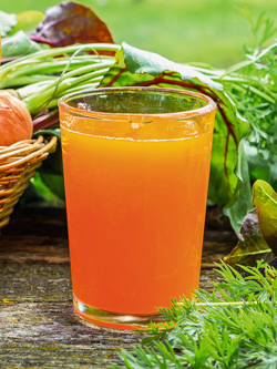 Bunter Obst-Gemüse-Saft
