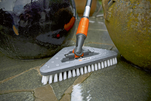 Bürsten mit wasserführenden Stielen