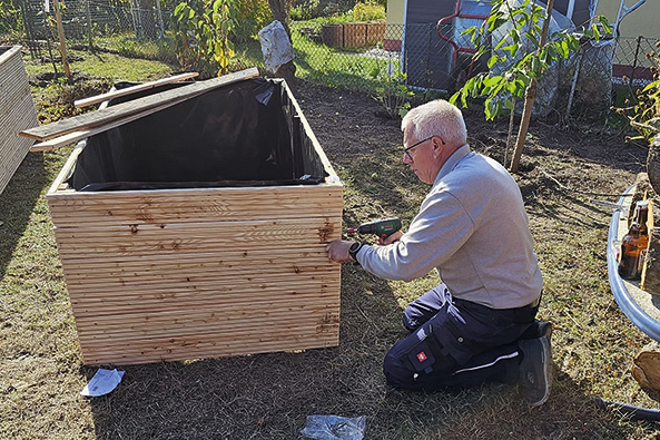 Jeder fässt im Gemeinschaftsgarten mit an