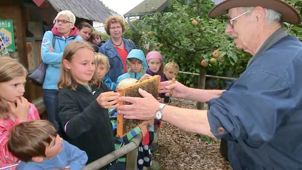 Kinder auf dem Bauernhof