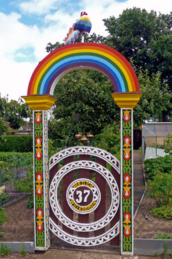 Gartengestaltung - Bunte Gartenpforte