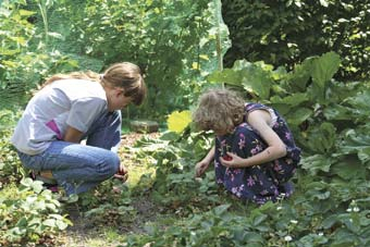 Kinder im Garten