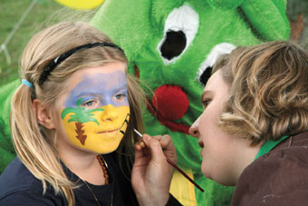 Schmink-Spaß beim Kinderfest