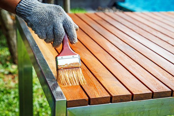 Lasuren schützen das Holz