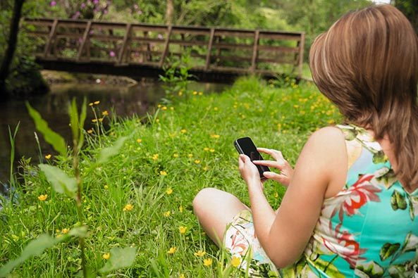 Frau mit Smartphone