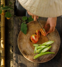 Kochen unter freiem Himmel: So gelingt die eigene Gartenküche
